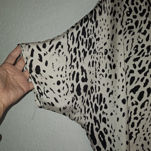 Adrienne Animal PRINT Black/Cream V-Neck PONCHO TUNIC Size Medium Oversized - Picture 3 of 8